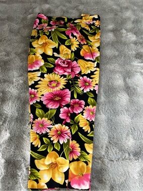 Briggs New York Black Floral Cropped Pants with Pink & Yellow Blooms-0188